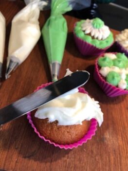 wilton lägga på frosting